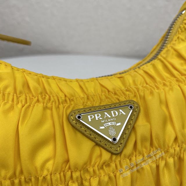 prada女包 普拉達2020專櫃最新款 1NE204 Prada nylon 皺褶Hobo手拎包 Prada復古風腋下包  pyd2303